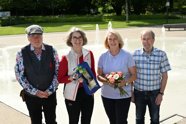 Gratulation im Wiehlpark: Wanderwart Ludwig Jakobi, Angela Haas, Vorsitzende Doris Bilobrowec und stellvertretender Vorsitzender Wolfgang Kaiser (v. l.) | Foto: Wolfgang Abegg