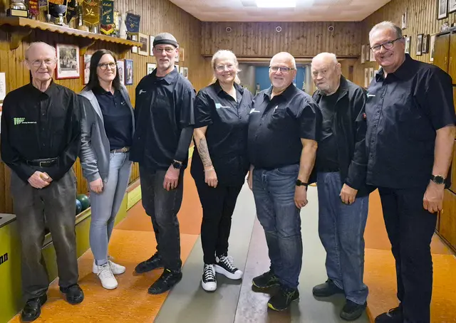 Rolf Karp (Beisitzer), Christina Bensberg (Beisitzerin), Dieter Werner (stv. Vorsitzender und Zugleiter), Karin Göldner (Beisitzerin), Peter Müller (Vorsitzender), Dieter Weiermann (Kassierer) und Kurt Bellinghausen (Beisitzer).  | Foto: Ortsring