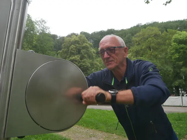 Helmut Fuchs bringt als Vorsitzender den nötigen Schwung mit, um den Verein in die Zukunft zu führen. Gerade entsteht im Kurpark ein inklusiver Spielplatz, der zusammen mit vom BVV aufgestellten und als Leader Kleinprojekt geförderten Seniorensportgeräten zum Treffpunkt der Generationen wird. | Foto: Schmidt