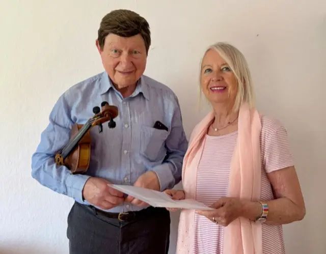 Theresia Wenzel gestaltet gemeinsam mit dem Geiger Konstantin Gockel einen Abend mit Goethe-Rezitationen und musikalischer Begleitung. | Foto: Veranstalter