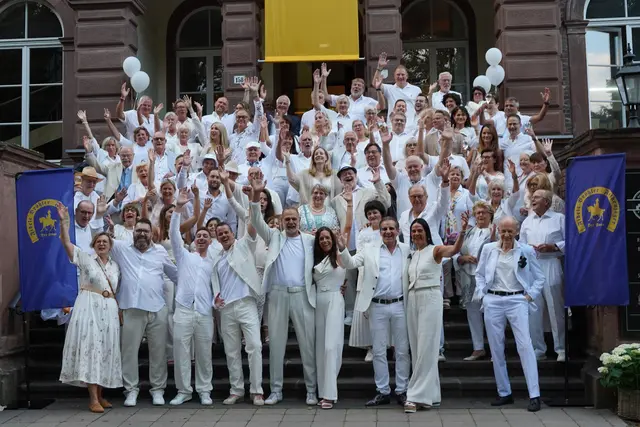 Mehr als 80 Gäste kamen ganz in Weiß zur Neuauflage der White Party des Senats der Fidelen Bröhler im Kaiserbahnhof. Nach fast zehn Jahren Pause feierte die Veranstaltung ihr Comeback.  | Foto: Fidele Bröhler Falkenjäger blau-gold von 1973 e.V.