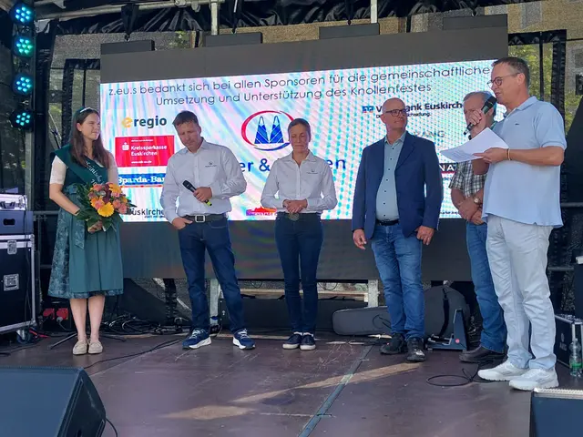 Für Unterhaltung sorgte an beiden Knollenfest-Tagen ein Bühnenprogramm auf dem Alten Markt in Euskirchen. | Foto: Thomas Limbach