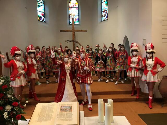 Die KG Denklingen besuchte den kölschen Gottesdienst mit Prinzenpaar, Garden, Gruppen und dem Hofstaat.                                                                                                                                            | Foto: KG Denklingen