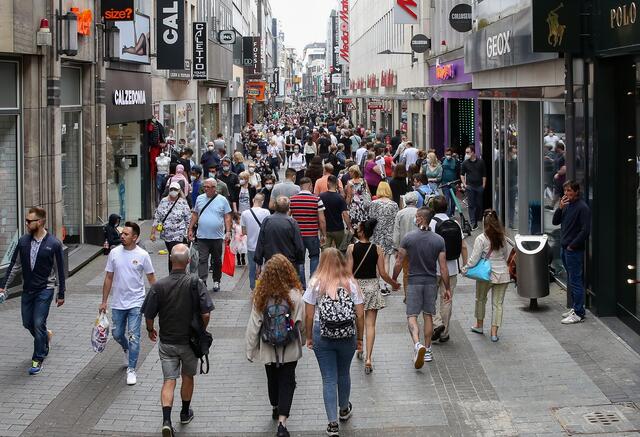 Die Hohe Straße voller 
Flaneure – auf solche Bilder freut sich der Kölner Einzelhandel. | Foto: Martina Goyert