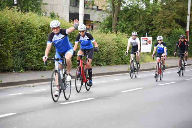 Die Radfahrer traten Pfingstmontag begeistert in die Pedalen.  | Foto: AS