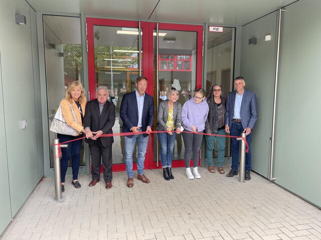 Feierlich wurde das neue Oberstufen-Gebäude der Elsdorfer Gesamtschule eröffnet.