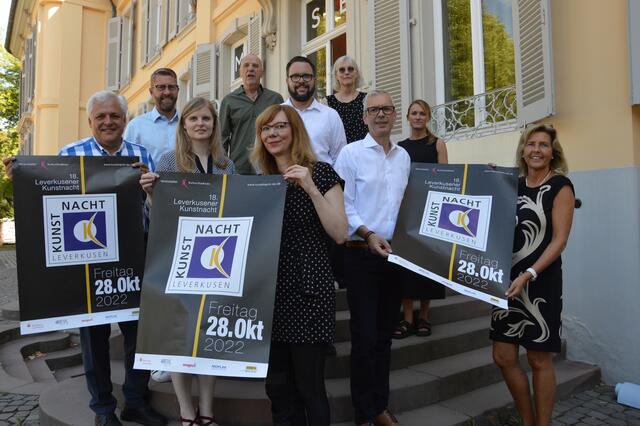 Organisatoren und Sponsoren freuen sich auf  ein interessantes Programm, das  für die 18. Leverkusener Kunstnacht geplant ist.  | Foto: Ursula Willumat