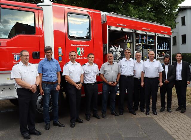 Jetzt ist es mit Gottes Segen unterwegs: Auch ohne göttlichen Segen hat sich das neue Löschgruppenfahrzeug der Pulheimer Feuerwehr bereits bewährt.  | Foto: Stadt Pulheim
