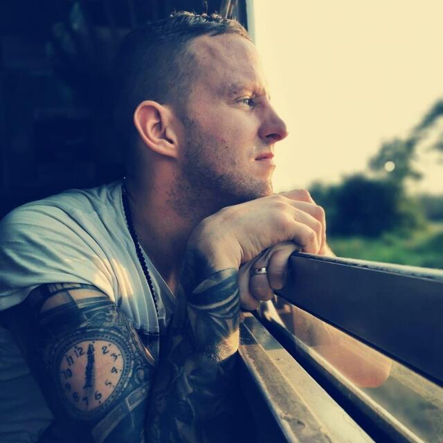 Nach über 25 Operationen und Chemotherapien und 10,5 Jahre Krebs erlag Tobias Ebel aus Vettweiß seinem Krebsleiden. Behandlungen und Arztkosten haben seine Familie an ihre finanzielle Grenze gebracht.  | Foto: Margarete Gau/privat