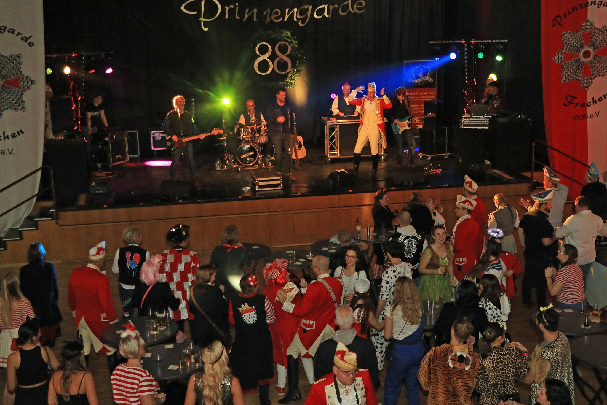 Sessionseröffnung Prinzengarde Frechen: Partymarathon im Stadtsaal ...
