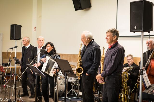 Die „Hot Jazz GmbH“ begeisterte die Musikfreunde beim Konzert in der Meckenheimer Schützenhalle.  | Foto: S. Groß/LC Bonn-Rhenobacum