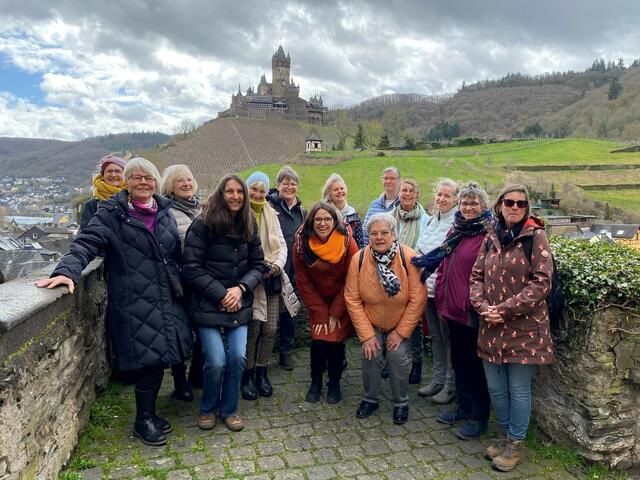 Die „CanzoNetten“ besichtigten natürlich auch das Wahrzeichen der Stadt Cochem: die weithin bekannte Burg. | Foto: Chor