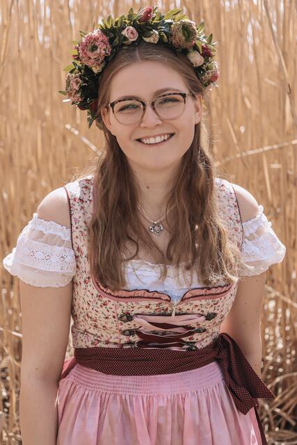 Lucie Schwarz ist die neue Erntekönigin für dieses Jahr.  | Foto: JuriJac