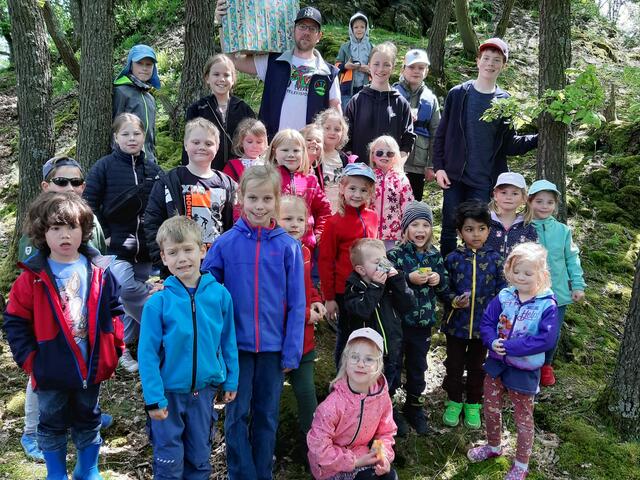 Einer der Ausflüge führte am „Vatertag“ an den Rursee in die Eifel. Dort konnten die Kinder einen „Gummibärchen-Schatz“ haben. | Foto: Marco Lemper