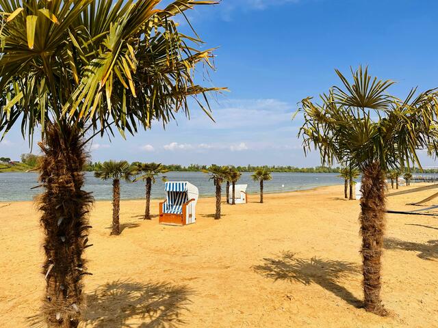 Urlaub vor der Haustür: Der Seepark Zülpich eröffnet die Badesaison am 1. Juni.                | Foto: Seepark Zülpich / Blatzheim