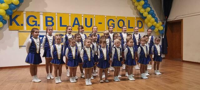 Stolz präsentierten sich die Tanzgruppen der KG beim Jubiläumsgardetreffen und freuten sich über jede Menge Applaus. | Foto: Frank Engel-Strebel