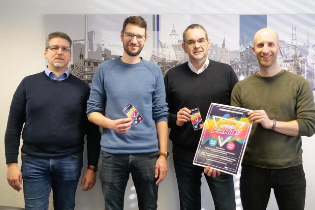 Ordnungsamtsleiter Thomas Dammig, Max Becker vom Jugendamt, Bürgermeister Stefan Rosemann und der erste Beigeordnete Matthias Bamberger (von links) stellten die Karnevalspartys an Weiberfastnacht vor.  | Foto: Woiciech