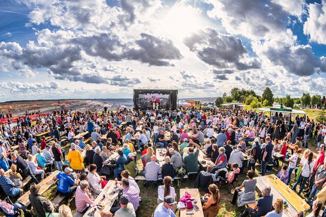 Im Juni heißt es am Tagebaurand in Elsdorf wieder „Musik mit Aussicht“. Der Kulturkalender listet im ersten Halbjahr insgesamt 16 Veranstaltungen auf. | Foto: Kay-Uwe Fischer