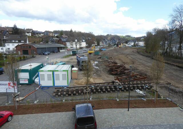 Noch sieht das ehemalige Bahnareal östlich des Kulturbahnhofs recht wüst aus. Doch bald sollen dort neue Gebäude entstehen.
                                                                                    | Foto: Christoph Buchen