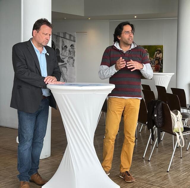 Bürgermeister Lutz Wagner (li.) und der Technische Dezernent Fabiano Pinto erörterten im ehemaligen Sea Life-Gebäude die Nutzungsmöglichkeiten. | Foto: Zumbusch
