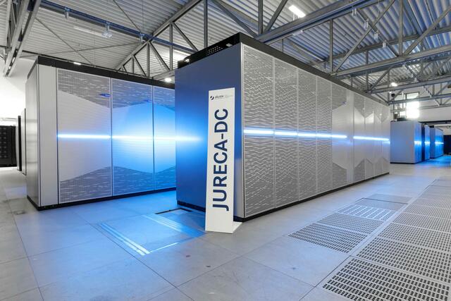 “JURECA-DC” am Forschungszentrum Jülich ist einer von mehreren Hochleistungsrechnern, auf die WestAI zugreift.  | Foto: Forschungszentrum Jülich/Ralf-Uwe Limbach