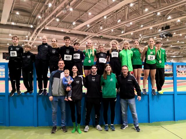Die Teilnehmenden vom Brühler Turnverein mit der LG Troisdorf und den Trainerinnen sowie Trainern. | Foto: Anna Colberg