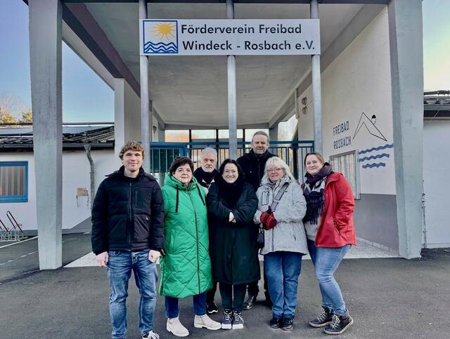 Vorne: Vorsitzender Andreas Schwenk, Vorsitzende Stefanie Willach, Schriftführerin Heike Gogol, Beisitzerin Heike Friedrich, Kassenführerin Melanie Baumgart. Hinten: Geschäftsführer Ludger Büter und Beisitzer Björn Cassebaum. Es fehlen: Beisitzerin Bärbel Zerbin und Beisitzer Ingolf Hill.  | Foto: Förderverein