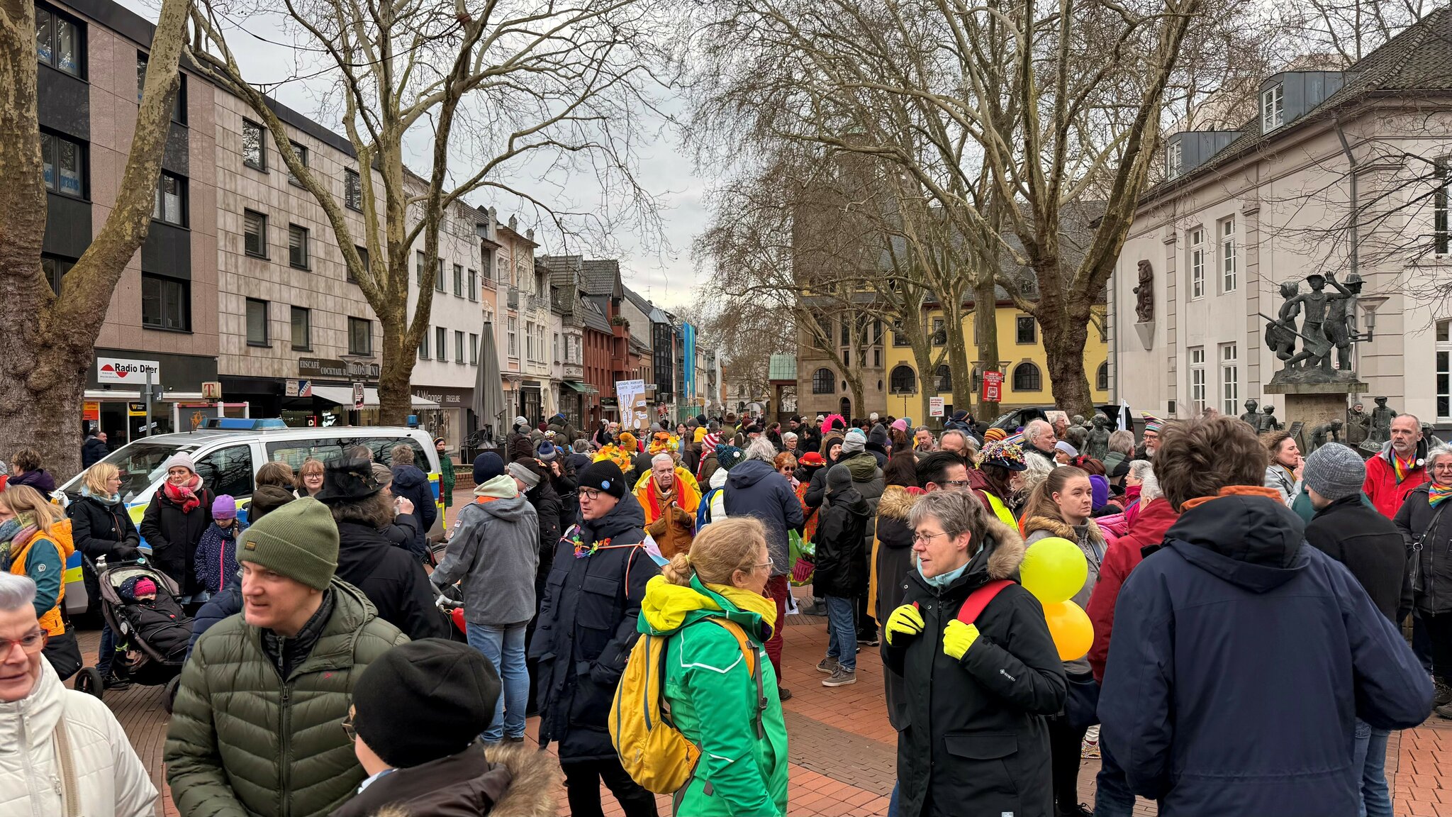 Best HD Pictures about  Schne Trdelmarkt Frechen Marsdorf Heute Ebenbild  with No AI Images