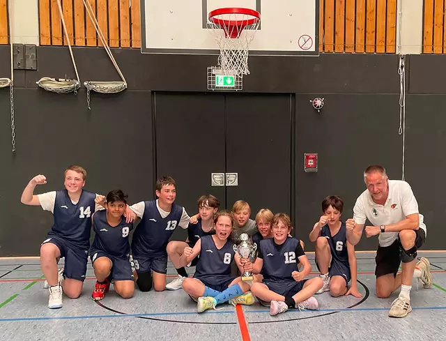 U12 Bezirksmeister: Die jungen Basketballer des TuS Königsdorf konnten gegen die besten Kreisligisten aus dem Bezirk Köln bestehen und auch im Top4-Turnier in Frechen überzeugen. In der kommenden Saison treten sie als neue U14 in der Landesliga an.  | Foto: TuS Königsdorf