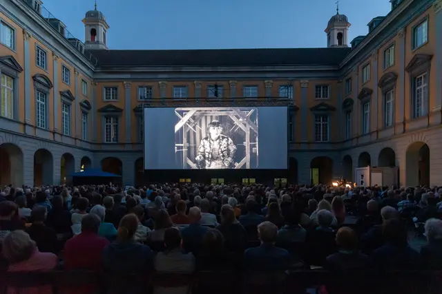 Die Besucher der Stummfilmtage dürfen sich wieder auf die einmalige Atmosphäre unter freiem Himmel freuen.  | Foto: Julian Kokott / Stummfilmtage