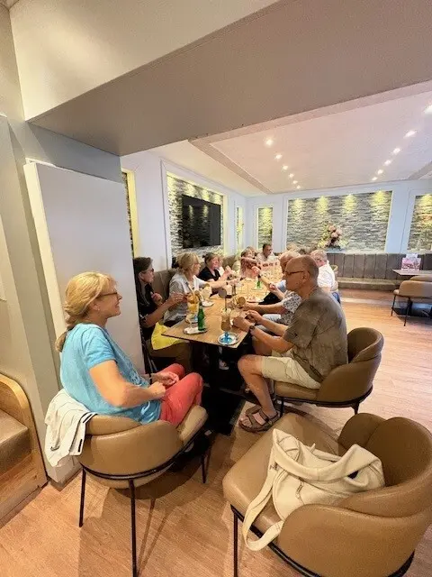 Beim anschließenden Eis essen.  | Foto: ZWAR