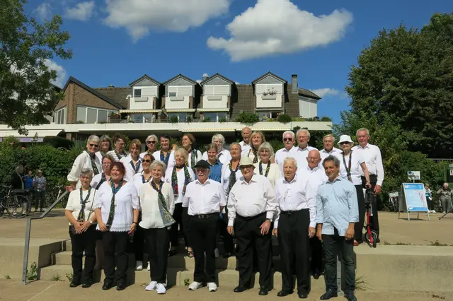 Der gemischte Chor des MGV Lülsdorf „R(h)einklang“.  | Foto: Chor