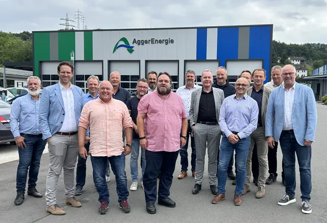 Sie alle stehen für die Gründung des „Regionalen Installateurausschusses Strom Bergisches Land“.  | Foto: Eckart Schumacher