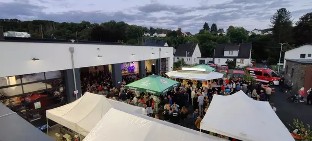Das Jubiläumsfest war sehr gut besucht.  | Foto: (c) Feuerwehr