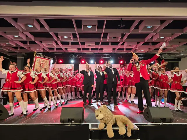 Im „Esszimmer“ des Technologieparks startete die Große Bensberger mit ihrem traditionellen Gesellschaftsabend in die neue Session. | Foto: Christian Ehrlich