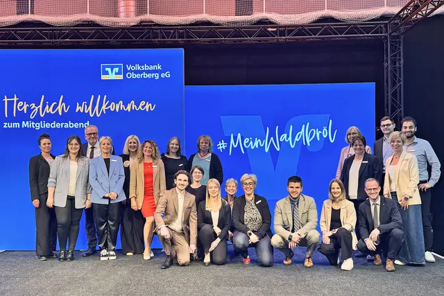 Das Team der Niederlassung Waldbröl begrüßte die Gäste des Mitgliederabends in der Nutscheidhalle | Foto: Volksbank Oberberg