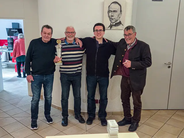 Die Sieger von links nach rechts: Reiner Leonhardt (Zweiter), Dieter Rondorf (Sieger und Pokalgewinner), Alexander Kröner (Dritter) und Franz Over (Vierter).  | Foto: Grommes