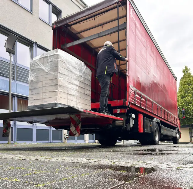 Insgesamt drei LKW-Ladungen Dokumente werden derzeit gereinigt. | Foto: Stadt Lohmar