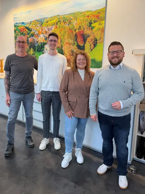  v.l.: Stefan Groneuer, Moritz Miebach, Anja Aktaş und Bürgermeister Lukas Miebach | Foto: Gemeinde Engelskirchen