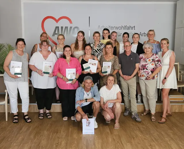 Die Zertifikate erhielten die neuen Fachkräfte bei einer Veranstaltung in der AWO-Begegnungsstätte in Erftstadt-Lechenich überreicht. | Foto: AWO RV