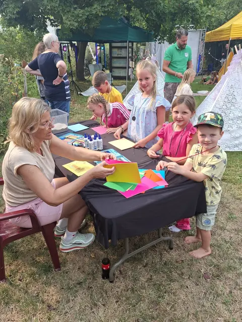 Kreativecke mit Sandbildern. n | Foto: Bürgerverein Niederkassel