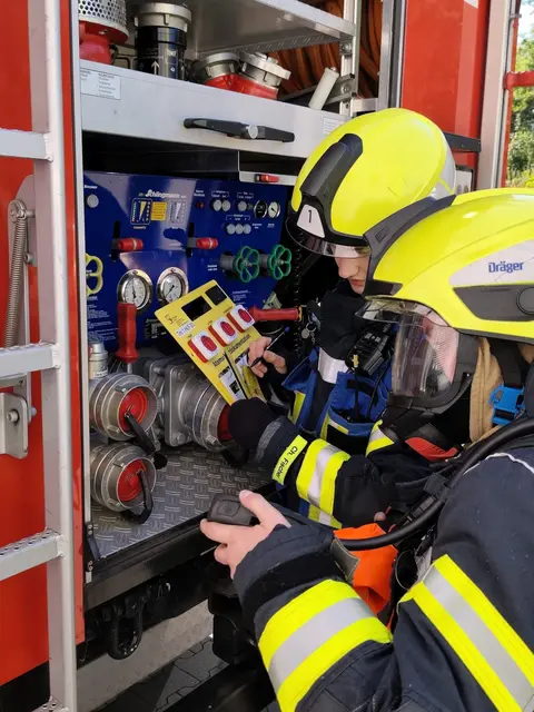Jeder Griff muss im Ernstfall sitzen. | Foto: Feuerwehr Troisdorf