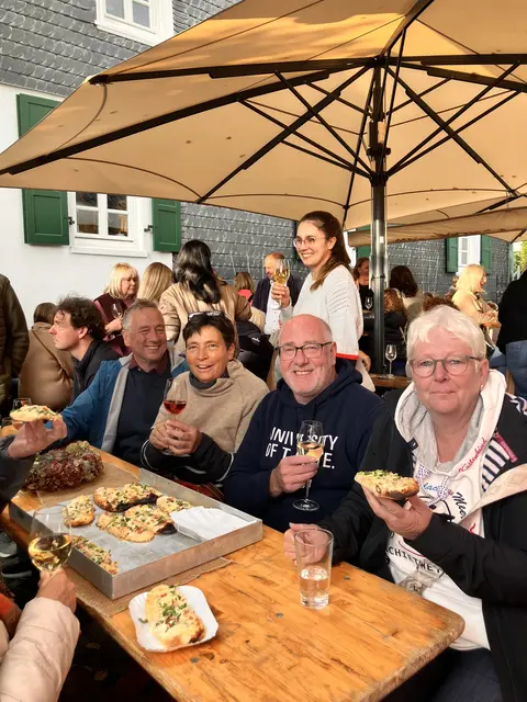 Das Weinfest am Heimatmuseum geht in die zweite Runde. Heimatverein „Feste Neustadt“ und Jägerhof-Genossenschaft möchten die Veranstaltung als feste Tradition in Bergneustadt etablieren. Foto: Heimatverein „Feste Neustadt“ e.V.  | Foto: Heimatverein
