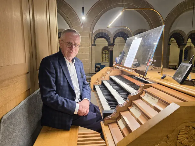 Prof. Wolfgang Seifen gab in der Basilika St. Gertrud Morsbach ein beeindruckendes Orgelkonzert. | Foto: Christoph Buchen