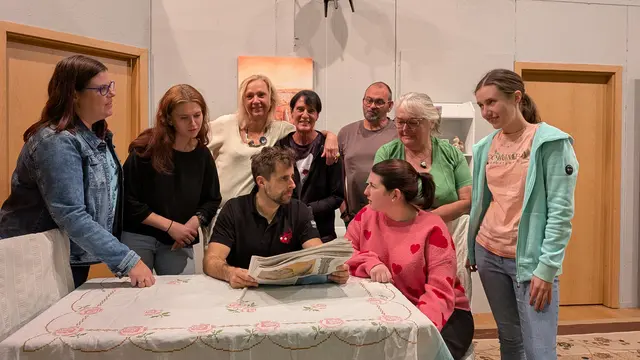 Das „Edelweiß“-Ensemble probt auf Hochtouren und fiebert der Premiere entgegen. | Foto: Frank Engel-Strebel
