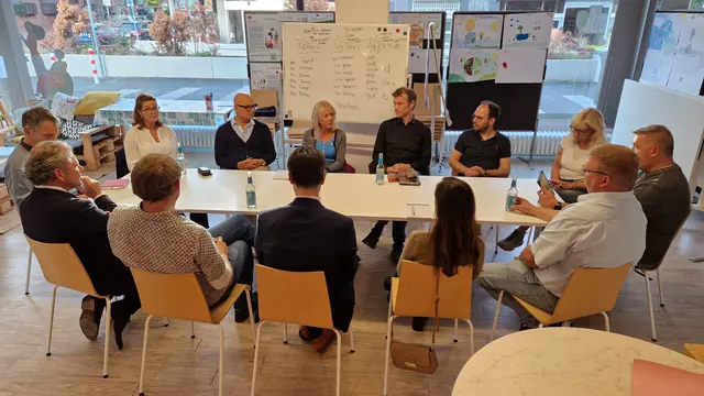 Das Zentrenmanagement hatte Kommunalpolitiker und Geschäftsleute zu einem Gespräch über Abfall- und Sicherheitsprobleme in der Bad Godesberger Innenstadt eingeladen.  | Foto: AS