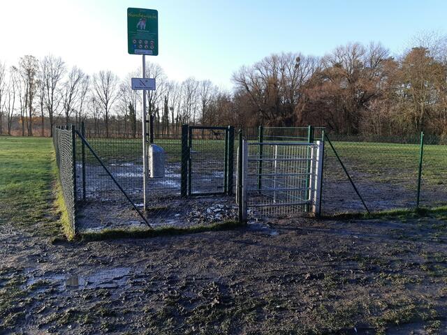Die eingezäunte Hundeweise auf der Maiglerwiese ist ein bei Hundefreunden beliebtes Gelände, das jetzt noch etwas sicherer ist. | Foto: Stadt Brühl