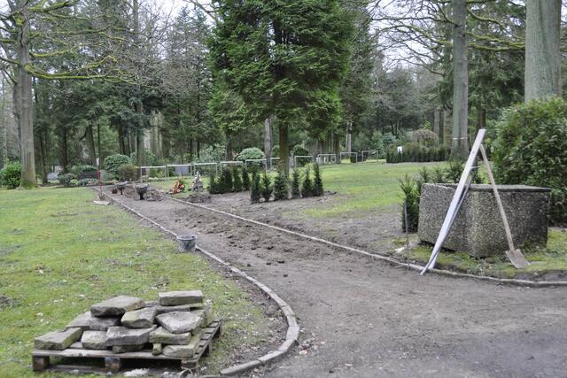 Von altem Baumbestand umgeben: Auf dem Friedhof Scherfenbrand wird ein neuer Ruhegarten angelegt.