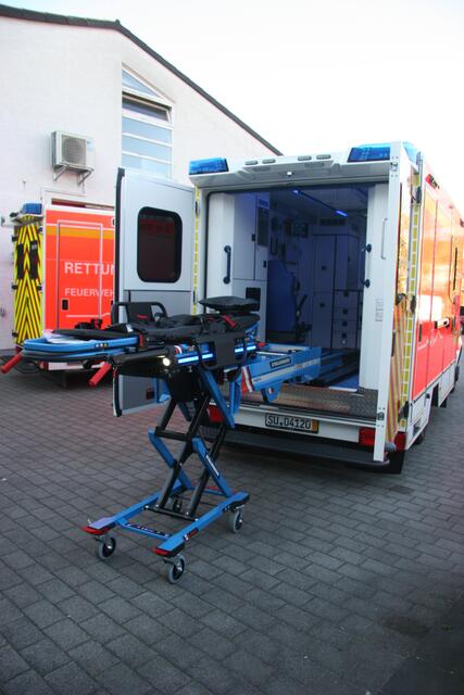 Der RTW mit neuer elektrohydraulischer Fahrtrage.