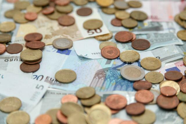 An rund 100 Vereine, Institutionen und Einrichtungen wurden Bezirksgelder verteilt.